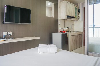 cozy living studio apartment at springwood residence