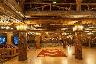 old faithful inn inside the park