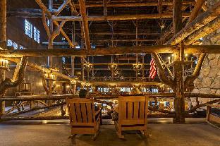 old faithful inn inside the park