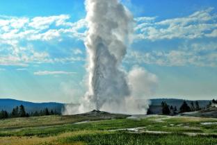 old faithful inn inside the park