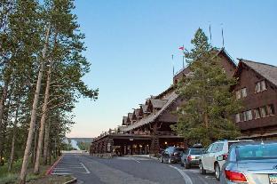 old faithful inn inside the park
