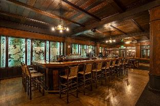 old faithful inn inside the park