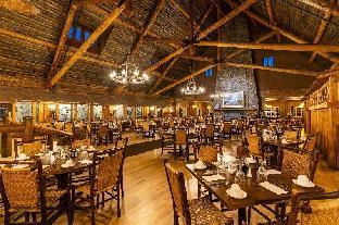 old faithful inn inside the park