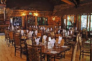 old faithful inn inside the park