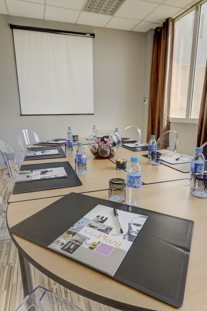 hotel arles plaza