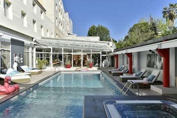 Hôtel Arles Plaza,45 Avenue Carnot,4 star