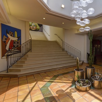 Hôtel Arles Plaza,45 Avenue Carnot,4 star
