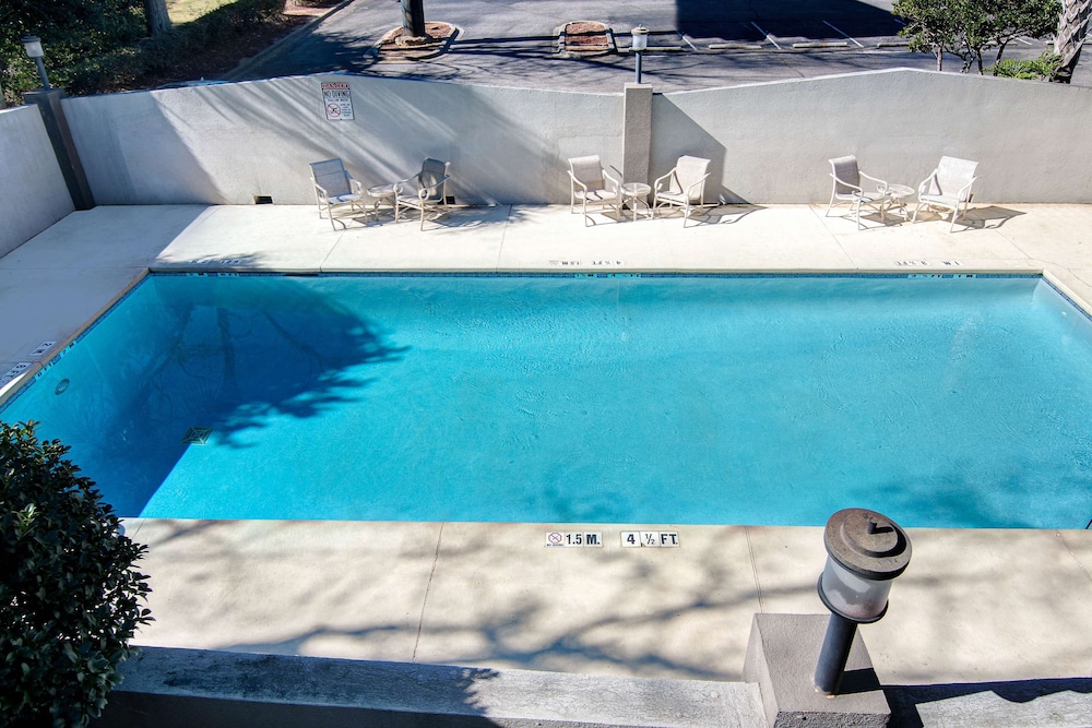 studio 6 pensacola fl west i 10