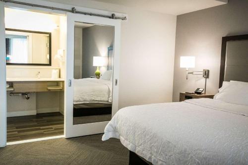 hampton inn and suites tempe phoenix airport az