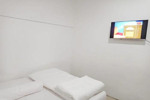 agnes residence near blok m mitra reddoorz