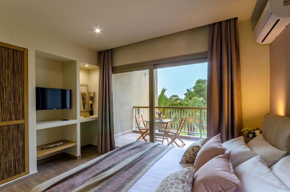 forest resort suites skiathos