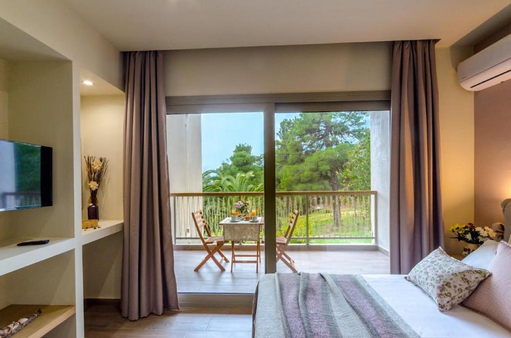 forest resort suites skiathos