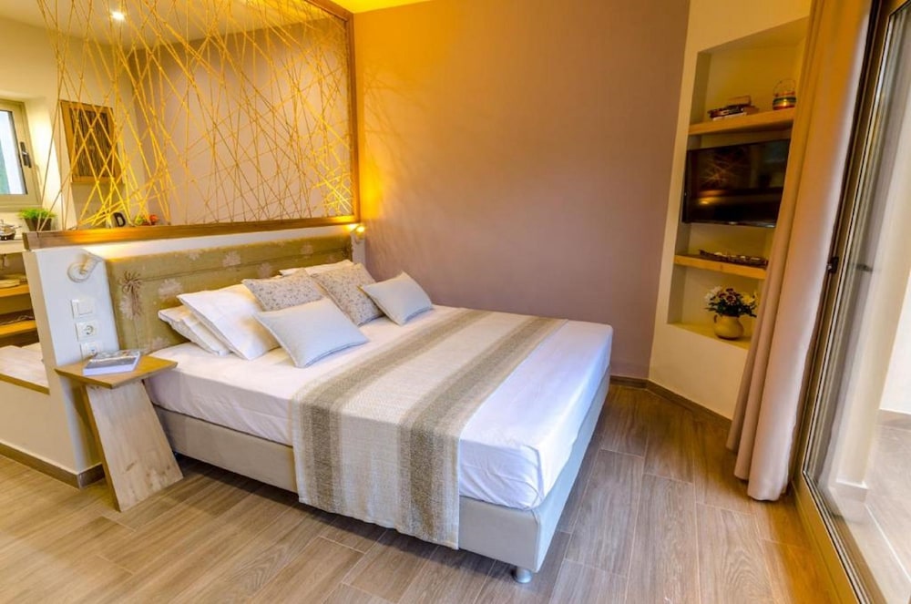 forest resort suites skiathos