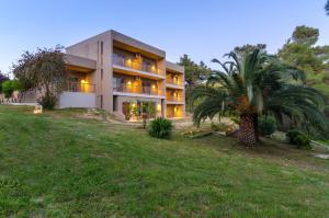 forest resort suites skiathos
