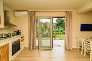 forest resort suites skiathos