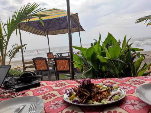 Sydney X Cafe & Beach Huts,Goa>>Arambol,0 star