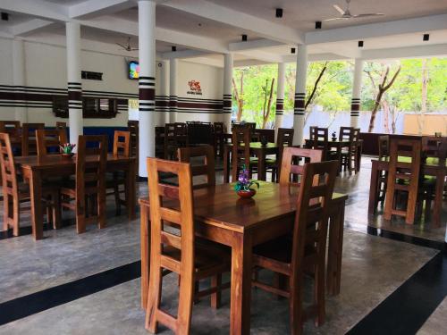 alikele hotel sigiriya