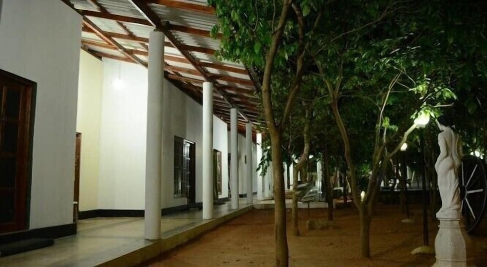 alikele hotel sigiriya