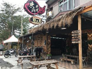 donghe hostel and surf shop