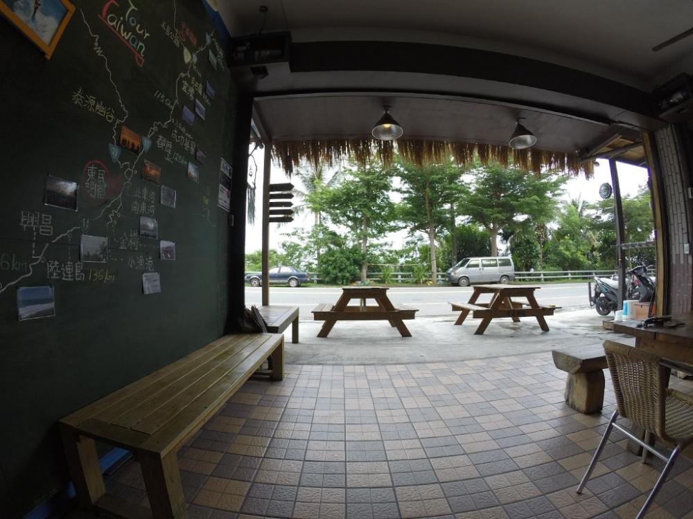donghe hostel and surf shop