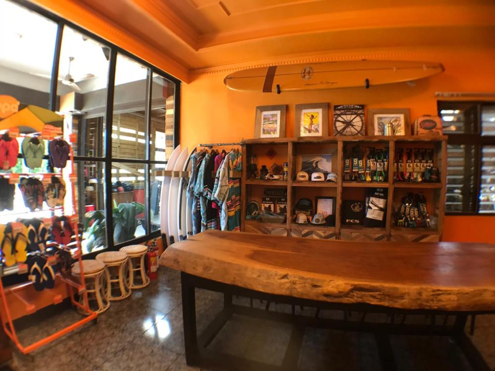 donghe hostel and surf shop