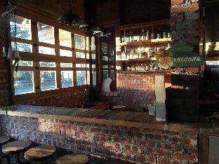donghe hostel and surf shop