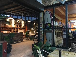 donghe hostel and surf shop