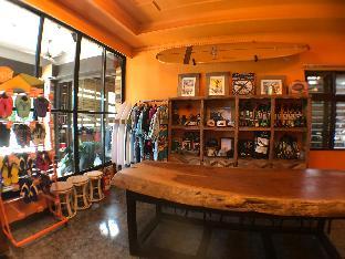 donghe hostel and surf shop
