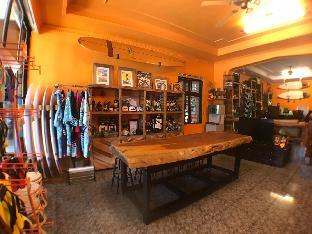 donghe hostel and surf shop