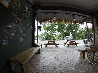 donghe hostel and surf shop