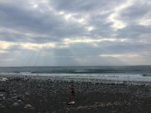donghe hostel and surf shop