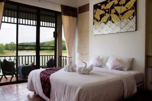 Siris Stars Resort,,2 star