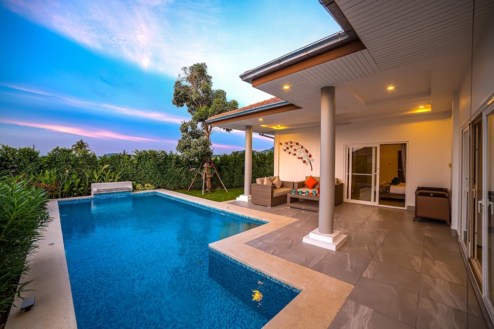 modern 3 bedroom pool villa mp67