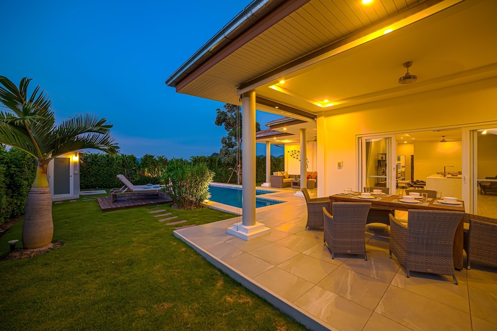 modern 3 bedroom pool villa mp67