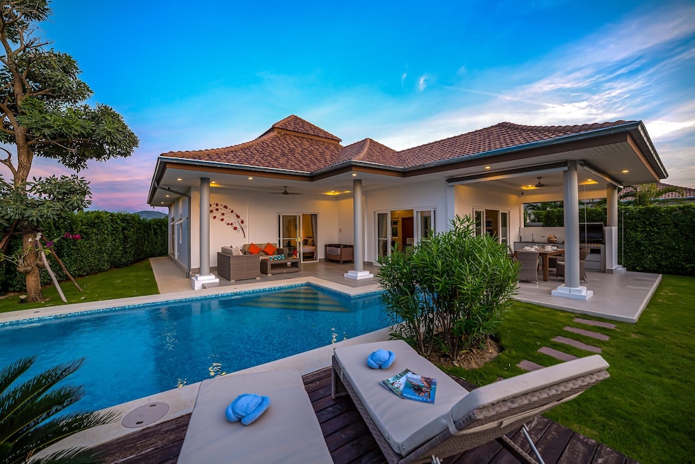 modern 3 bedroom pool villa mp67