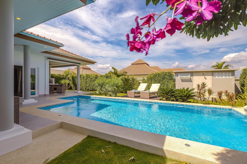 modern 3 bedroom pool villa mp67