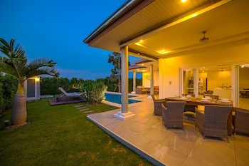 modern 3 bedroom pool villa mp67