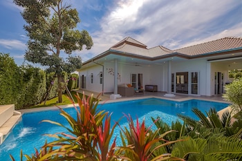 modern 3 bedroom pool villa mp67