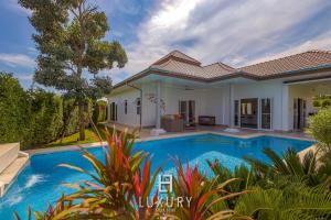 modern 3 bedroom pool villa mp67
