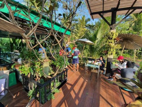 bansuannaifun talad nam ampawa