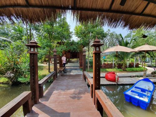 bansuannaifun talad nam ampawa