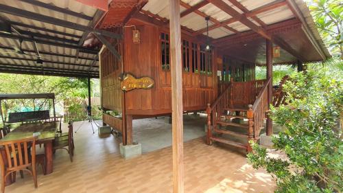 bansuannaifun talad nam ampawa