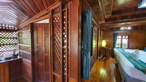 bansuannaifun talad nam ampawa