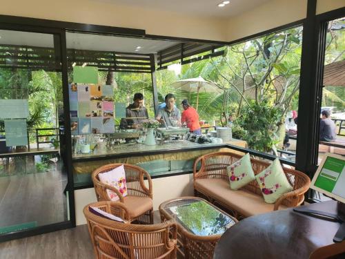 bansuannaifun talad nam ampawa