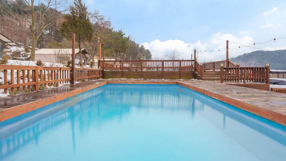 gapyeong captain caravan glamping