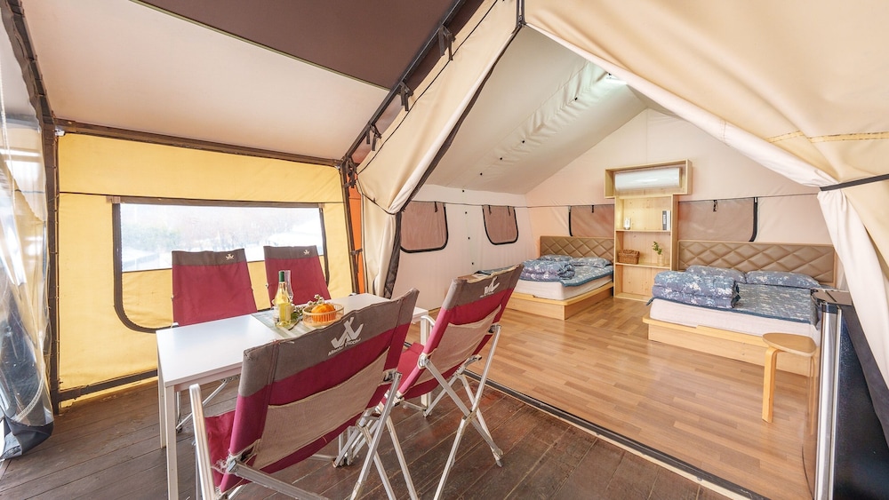 gapyeong captain caravan glamping