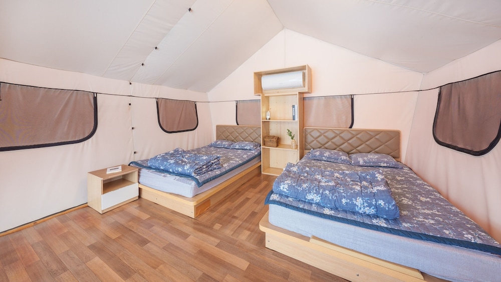 gapyeong captain caravan glamping