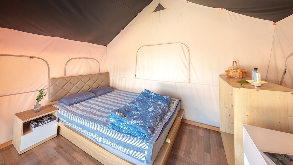 gapyeong captain caravan glamping