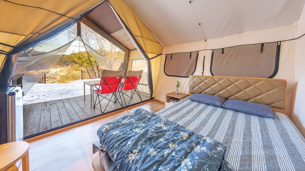 gapyeong captain caravan glamping