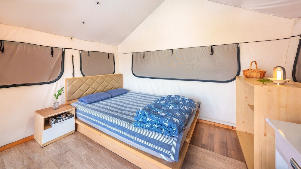 gapyeong captain caravan glamping